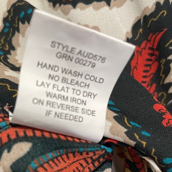 Fig and Flower Vibrant Geometric Floral Blouse - Picture 4 of 8